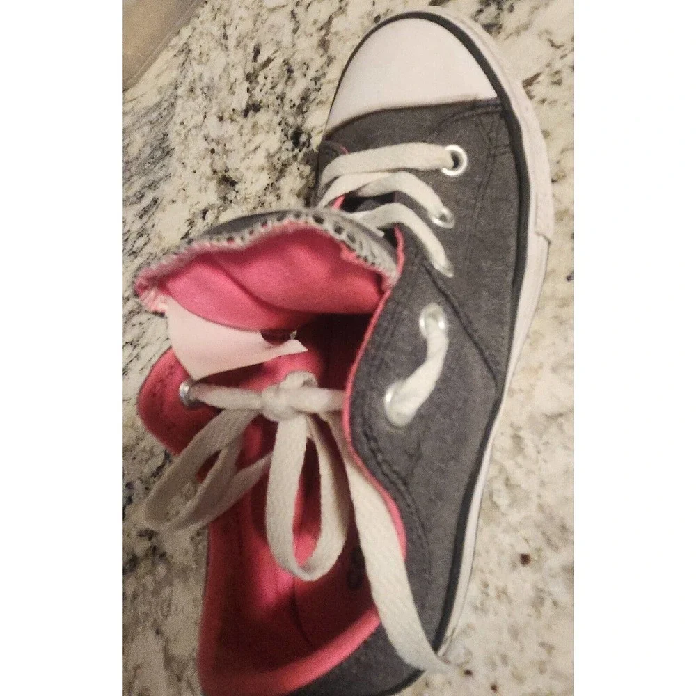 Converse All Star Low Top Shoes Dark‎ Gray With Pink Trim Size 1